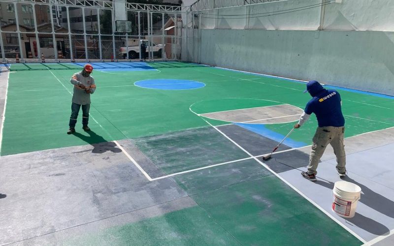 Mantenimiento de Pintura de Canchas Deportivas en la Unidad Educativa La Dolorosa de Quito