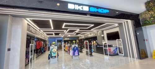 Renovación Vanguardista Tienda Bike Shop en el Mall Scala, Cumbayá